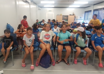 Los alumnos participantes en esta quincena esperan a que se les entreguen los diplomas en recuerdo a su paso por estos Talleres deportivos.