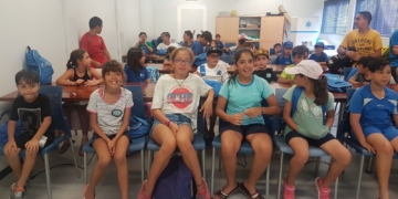 Los alumnos participantes en esta quincena esperan a que se les entreguen los diplomas en recuerdo a su paso por estos Talleres deportivos.