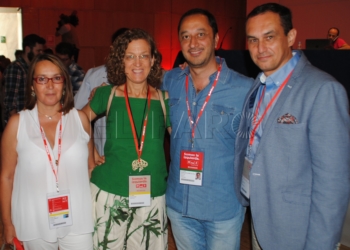 La secretaria general electa del PSOE de Melilla, Gloria Rojas, junto a Gómez de Celis (segundo por la derecha).