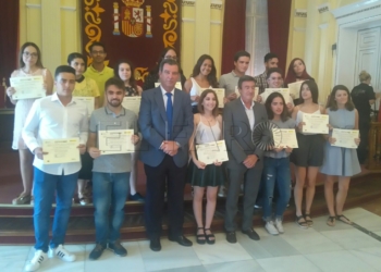 Educación entrega los premios a los 17 alumnos con mejores notas en Selectividad