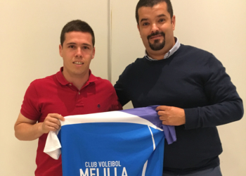 El nuevo técnico David Sánchez, junto al director técnico del CV Melilla, Salim Abdelkader.