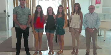 Lucía Cobo (tercera por la izquierda) fue la ganadora del sorteo