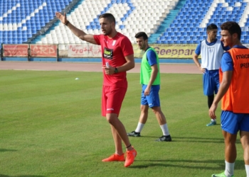 El preparador físico del Melilla, en una de las sesiones en el estadio Álvarez Claro.