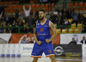 Este jugador vistiendo la elástica del Ourense Baloncesto, durante la pasada temporada
Foto: Xesús Fariñas