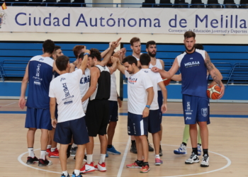 Así se despidieron los jugadores de la primera plantilla, tras la finalización de una de las sesiones de trabajo de pretemporada.