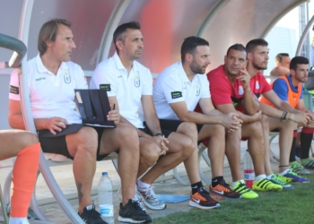Manolo Herrero asegura que hay que rematar la plantilla con un buen jugador que acabe de dar empaque al grupo, aunque prefiere ser prudente y no equivocarse.