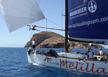 Tripulantes del Club Marítimo-Ciudad de Melilla, en una de sus salidas a la mar.