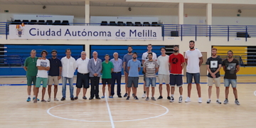 Foto de familia de los jugadores que s encuentra presentes en nuestra ciudad para el inicio del trabajo de pretemporada