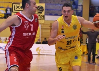 El nuevo jugador del Decano debutaba la pasada campaña en la LEB Plata dejando buenas sensaciones y grandes actuaciones en el Xuven Cambados.