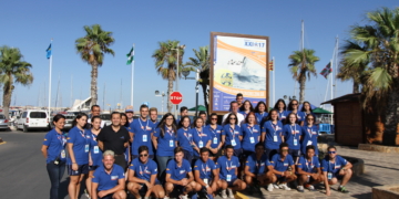 Foto de familia de los treinta voluntarios de la XXI Semana Náutica Ciudad de Melilla 2017