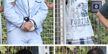 -FOTODELDIA-GRA025. TRES CANTOS (MADRID), 22/08/2017.- Los cuatro detenidos en relación con los atentados yihadistas cometidos el jueves pasado en Barcelona y Cambrils (Tarragona) Mohamed Houli Chemlal, Salah El Karib, Dris Oukabir y Mohamed Alla ( i a d, arriba abajo), en su traslado hacia la Audiencia Nacional desde Tres Cantos (Madrid). EFE/J. J. Guillén