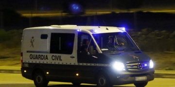 GRA306. MADRID. 22/08/2017.- Lllegada a la crcel de Soto del Real, esta noche, del furgn de la Guardia Civil en el que viaja Driss Oukabir, uno de los cuatro detenidos en relacin con los atentados yihadistas cometidos el jueves pasado en Barcelona y Cambrils (Tarragona). Mohammed Houli Chemlal ha sido trasladado a la crcel de Alcal-Meco, Salah El Karib permanecer detenido en el cuartel de la Guardia Civil de Tres Cantos, mientras Mohamed Aallaa ha quedado en libertad provisional. EFEEFE/J.P.GANDUL