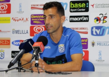 El futbolista melillense, en la rueda de prensa oficial del club.