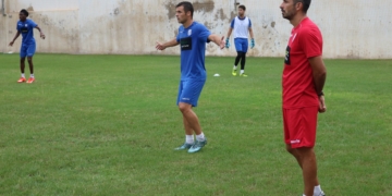 El primer entrenador de la escuadra de nuestra ciudad, muy atento al trabajo de sus futbolistas