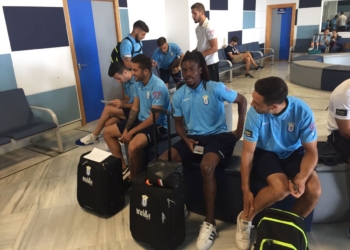 Jugadores de la plantilla melillense, antes de partir a tierras lorquinas, en la jornada de ayer