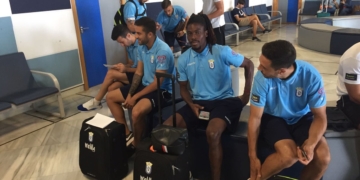 Jugadores de la plantilla melillense, antes de partir a tierras lorquinas, en la jornada de ayer
