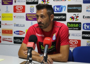 El técnico Manolo Herrero, durante su comparecencia en la sala de prensa del estadio Álvarez Claro.