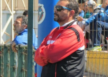 El técnico de la escuadra de nuestra ciudad, Ahmed Dris, en uno de los partidos de pretemporada