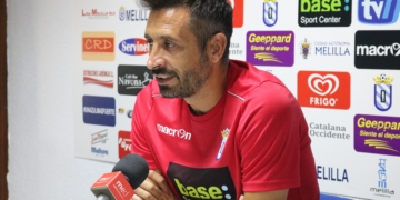Manolo Herrero, primer entrenador de la UD Melilla, en la rueda de prensa del encuentro ante el Real Murcia