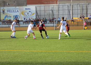 El conjunto rojinegro fue el que puso más empeño en llevar la iniciativa en el juego, tras unos primeros minutos de tanteo