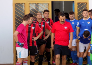 El técnico de este conjunto melillense, a la salida de los vestuarios en el campo federativo de La Espiguera.