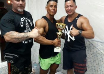 Alejandro López, junto a sus compañeros de club.