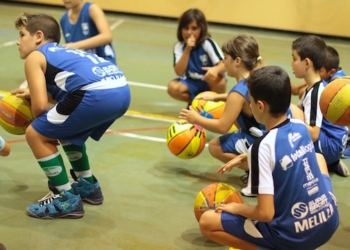 Jugadores de alguno de los equipos bases del Club Melilla Baloncesto.