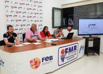 Imagen de la mesa que se conformó en la Asamblea.