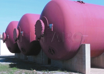 Foto de los depósitos de agua de la planta desalinizadora