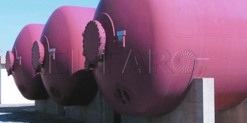 Foto de los depósitos de agua de la planta desalinizadora