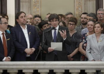 El presidente de la Generalitat, Carles Puigdemont, tras la declaración de independencia/ EFE/Andreu Dalmau