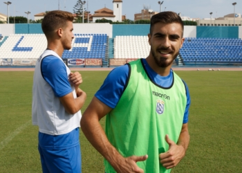 Zelu, a la derecha, en uno de los entrenamientos con su equipo.
