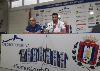 El técnico de la escuadra de nuestra ciudad, en la rueda de prensa posterior al encuentro de ayer.