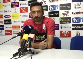 El técnico Manolo Herrero, durante su comparecencia en la sala de prensa del estadio Álvarez Claro.