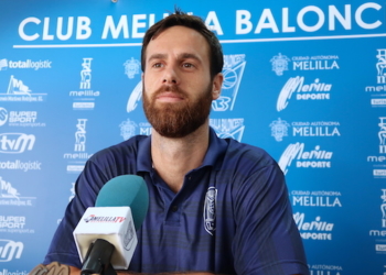 Pablo Almazán, durante su comparecencia ante los medios informativos.