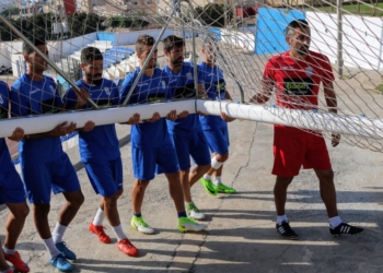 El técnico unionista, junto a los jugadores de su plantilla en una de las sesiones de entrenamiento