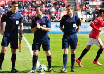 Trío arbitral que estará este domingo en el estadio municipal Álvarez Claro.