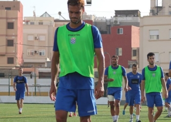 El centrocampista Nando de la Rosa, durante la sesión de entrenamiento realizada en la matinal de ayer jueves en La Espiguera.