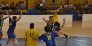 El último fichaje gimnasta, David Álvarez, en plena acción de lanzamiento