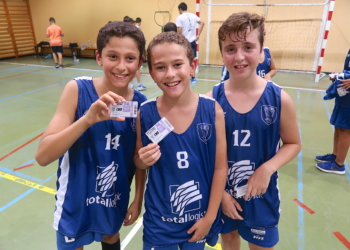 Componentes del equipo minibasket del Melilla Baloncesto.