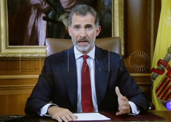 una imagen del discurso televisado que Felipe VI ofreció ayer ante la situaciíon de “extrema gravedad” en Cataluña.