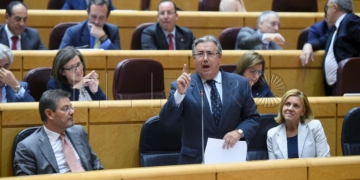 El ministro del Interior, ayer en el pleno celebrado en el Senado.