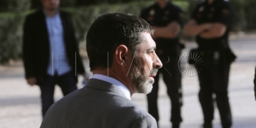 GRA547. MADRID, 16/10/2017.- El mayor de los Mossos d'Esquadra, Josep Lluís Trapero (c), regresa a la Audiencia para conocer la decisión de la juez de si acepta la petición de la Fiscalía de prisión incondicional, tras declarar como investigado por sedición ante la Fiscalía de la Audiencia Nacional. EFE/Kiko Huesca