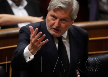 GRAF944 MADRID, 18/10/2017.- El ministro de Educación, Cultura y Deporte, Íñigo Méndez de Vigo, interviene en la sesión de Control al Gobierno celebrada hoy en el Congreso de los Diputados. EFE/Juan Carlos Hidalgo