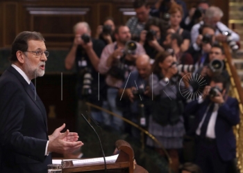 GR3003. MADRID, 11/10/2017.- El presidente del Gobierno, Mariano Rajoy, comparece esta tarde ante el pleno del Congreso, para explicar la posición del Ejecutivo ante el desafío independentista en Cataluña. EFE/Kiko Huesca