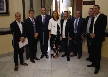 Achraf Benaisa –primero por la derecha– tras la reunión celebrada con el ministro de Justicia, Rafael Catalá