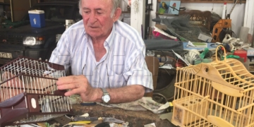 Antonio Bonachera Garrido, durante su entrevista con El Faro, en su taller del barrio de El Real.