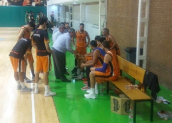 Tiempo muerto, en el partido que se disputó este sábado en tierras malagueñas.