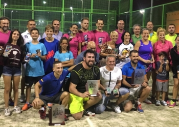 Foto de familia de los participantes en uno de los anteriores torneos celebrados en Melilla.