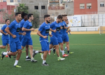 Los jugadores de la escuadra de nuestra ciudad en el entrenamiento realizado ayer, en La Espiguera.